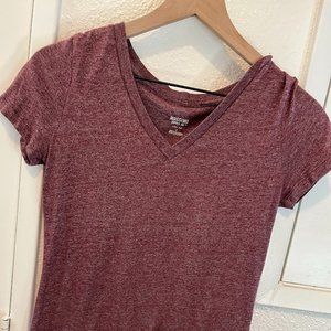 mossimo supply co burgundy tee shirt, small